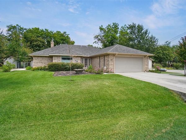 642 Half Moon Way, Runaway Bay, TX 76426