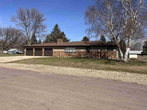 304 W Indiana Avenue, George, IA 51237