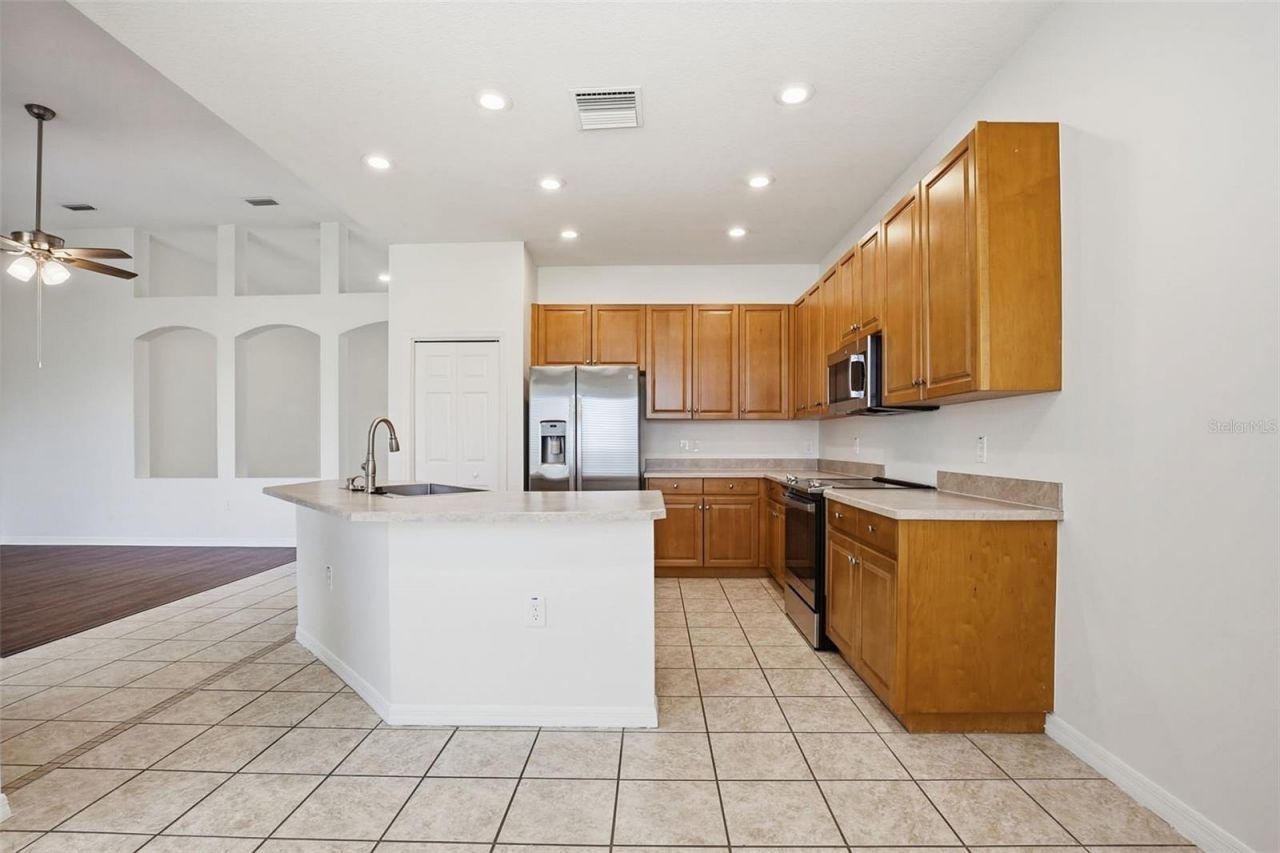 5917 Wedgefield Drive , Zephyrhills, FL 33541 Photo