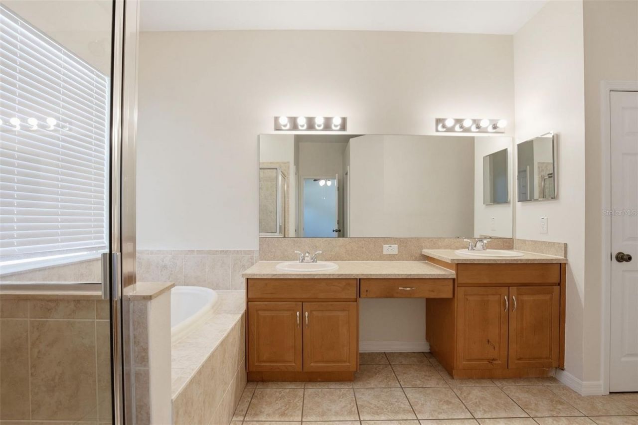 5917 Wedgefield Drive , Zephyrhills, FL 33541 Photo