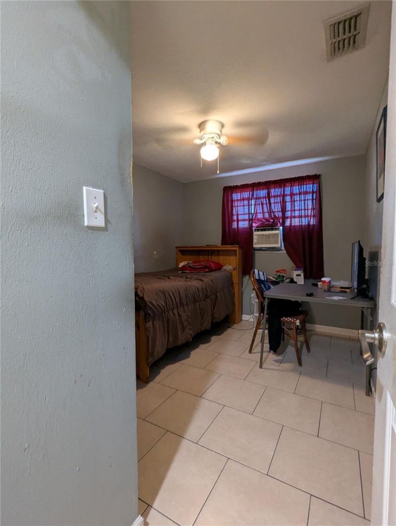 8740 N Tangerine Place, Tampa, FL 33617 Photo