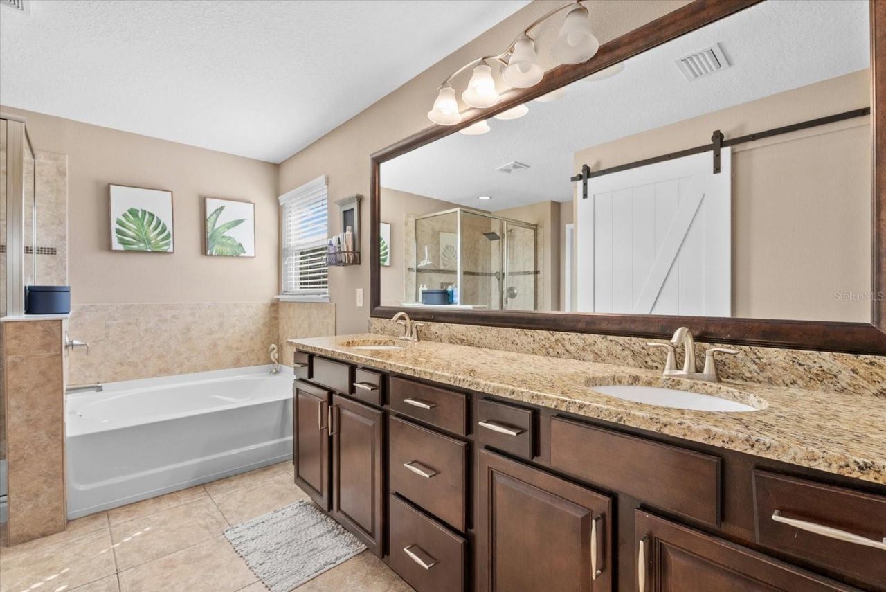 5439 Cartagena Drive , Sarasota, FL 34233 Photo