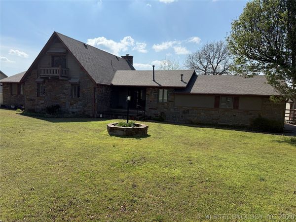 1407 N 8th Street , Henryetta, OK 74437