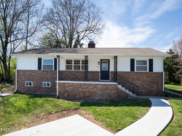 127 Tabor Rd, Oak Ridge, TN 37830