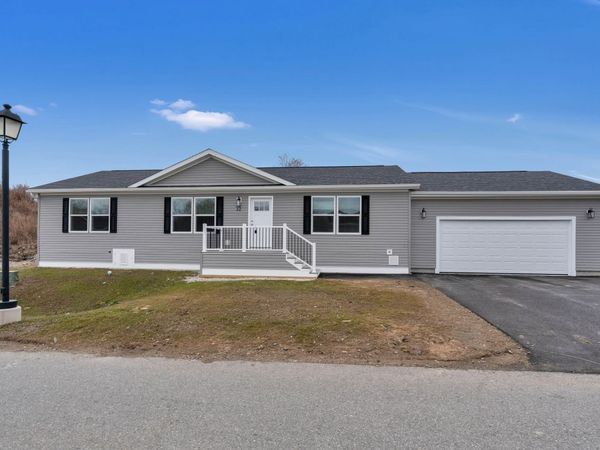 22 Colony Way, Kittery, ME 03904