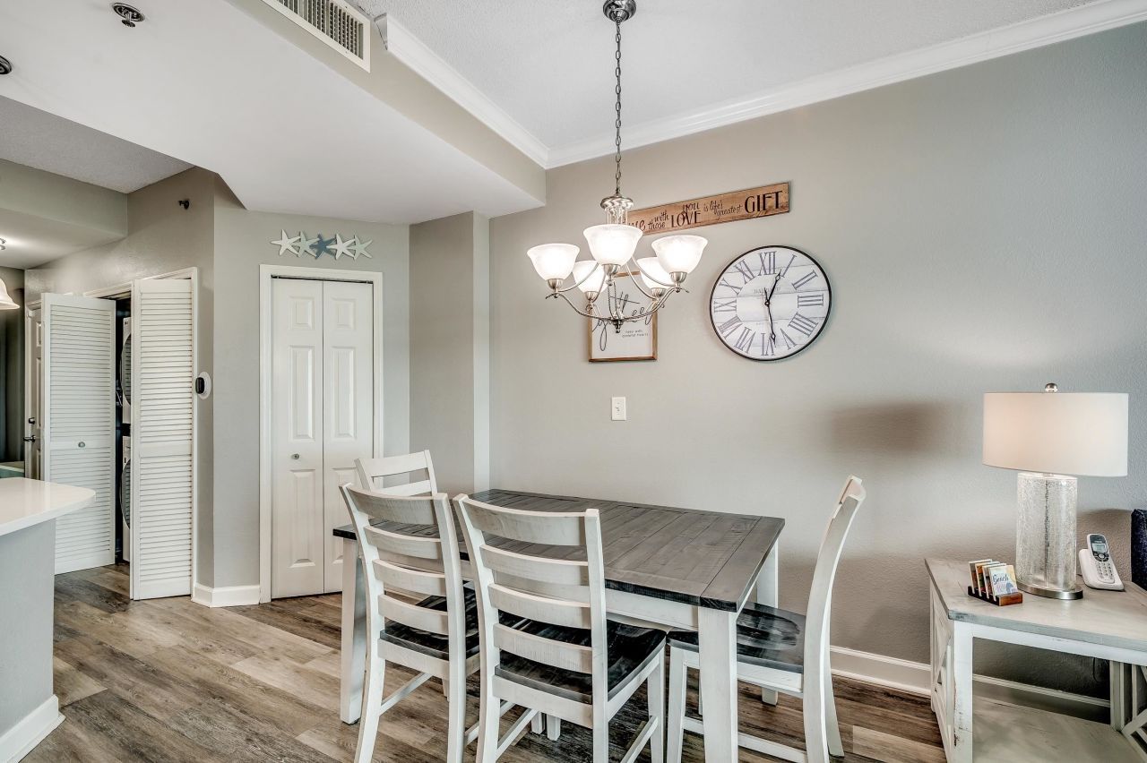 215 77th Ave. N  Photo 4