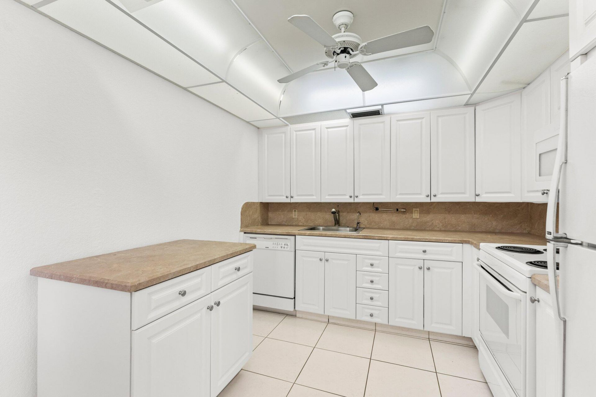 1047 Lincoln C, Boca Raton, FL 33434 Photo