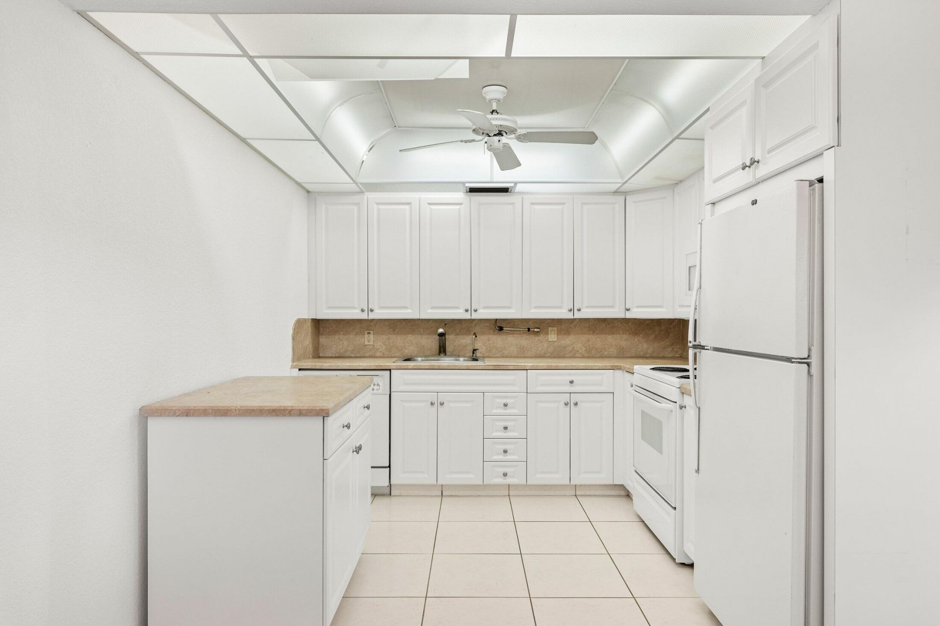 1047 Lincoln C, Boca Raton, FL 33434 Photo