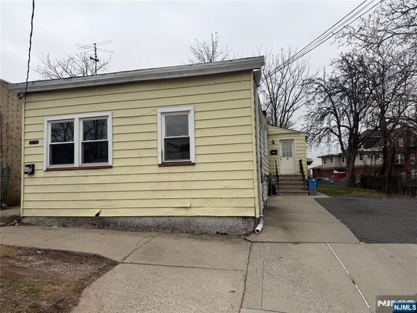 92 Naples Place, GARFIELD, NJ 07026