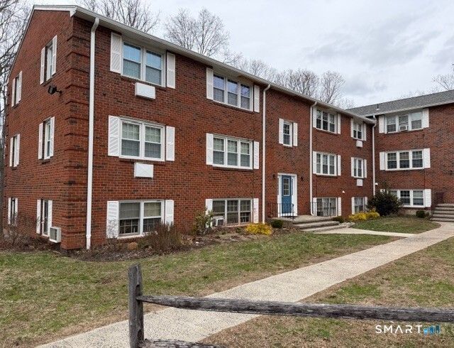 39 Briarwood, Unit A, Branford, CT 06405 Main Photo