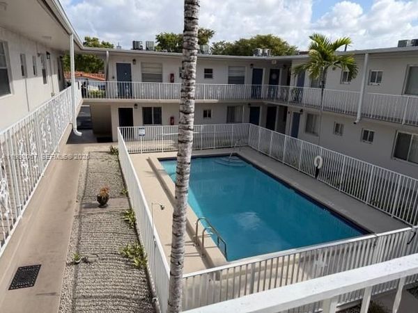 6055 NW 37th St, Unit 25, Virginia Gardens, FL 33166