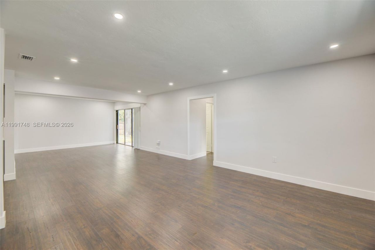 7811 NW 10th St, Unit 7811, Pembroke Pines, FL 33024 Photo