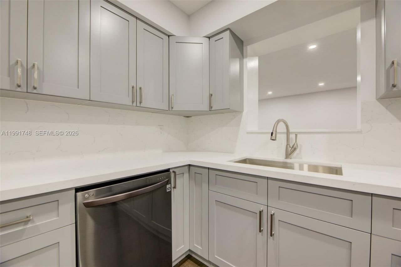 7811 NW 10th St, Unit 7811, Pembroke Pines, FL 33024 Photo