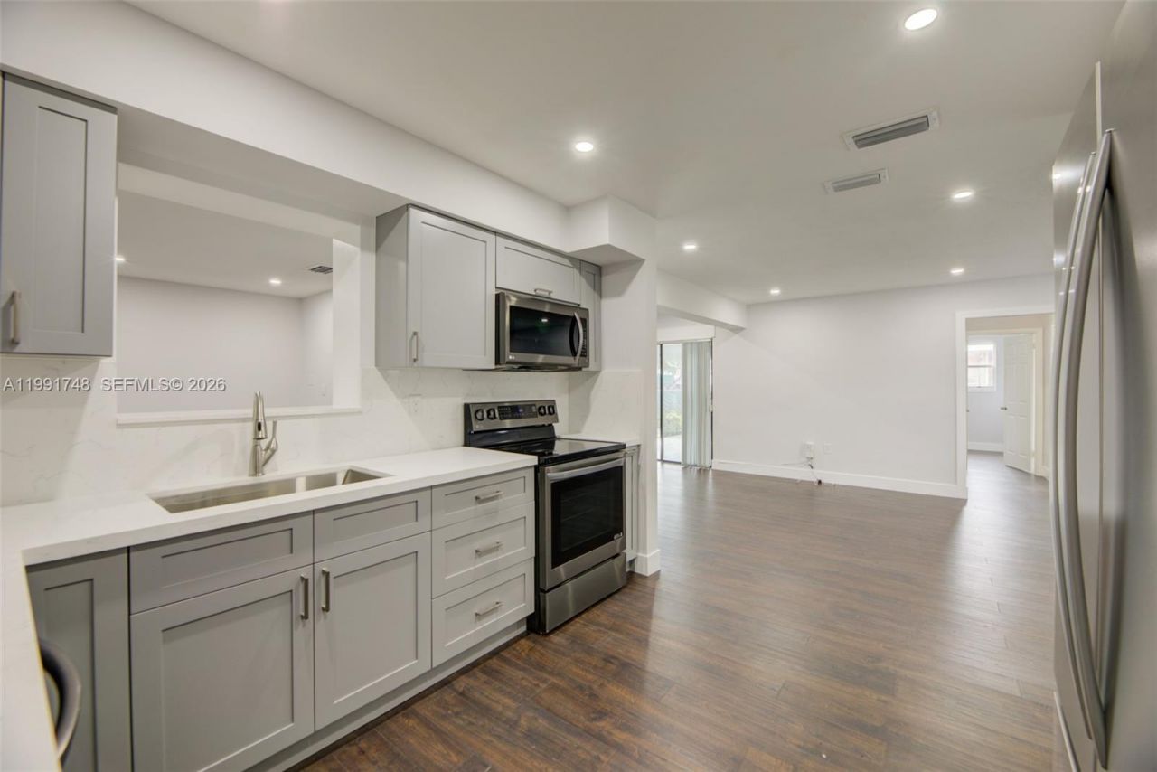 7811 NW 10th St, Unit 7811, Pembroke Pines, FL 33024 Photo