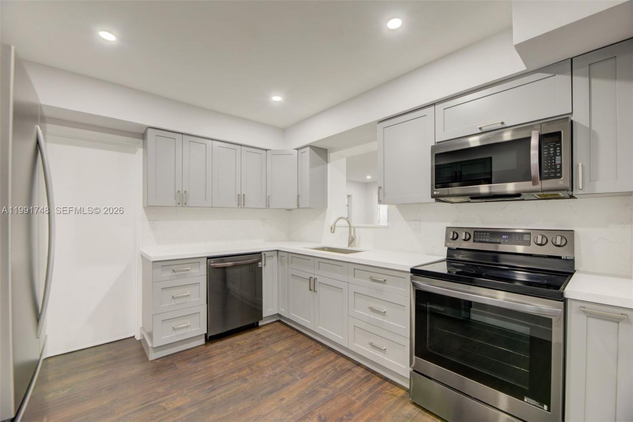 7811 NW 10th St, Unit 7811, Pembroke Pines, FL 33024 Photo