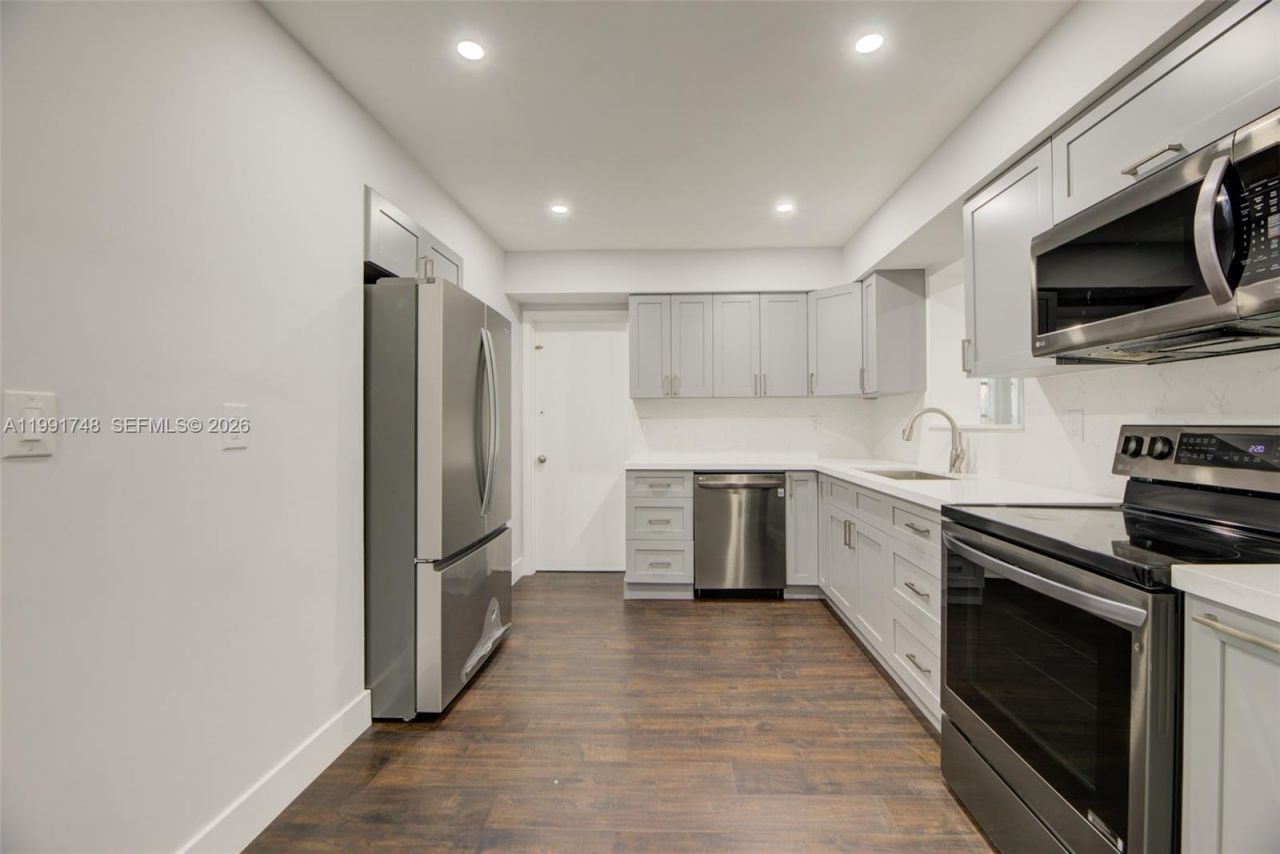 7811 NW 10th St, Unit 7811, Pembroke Pines, FL 33024 Photo