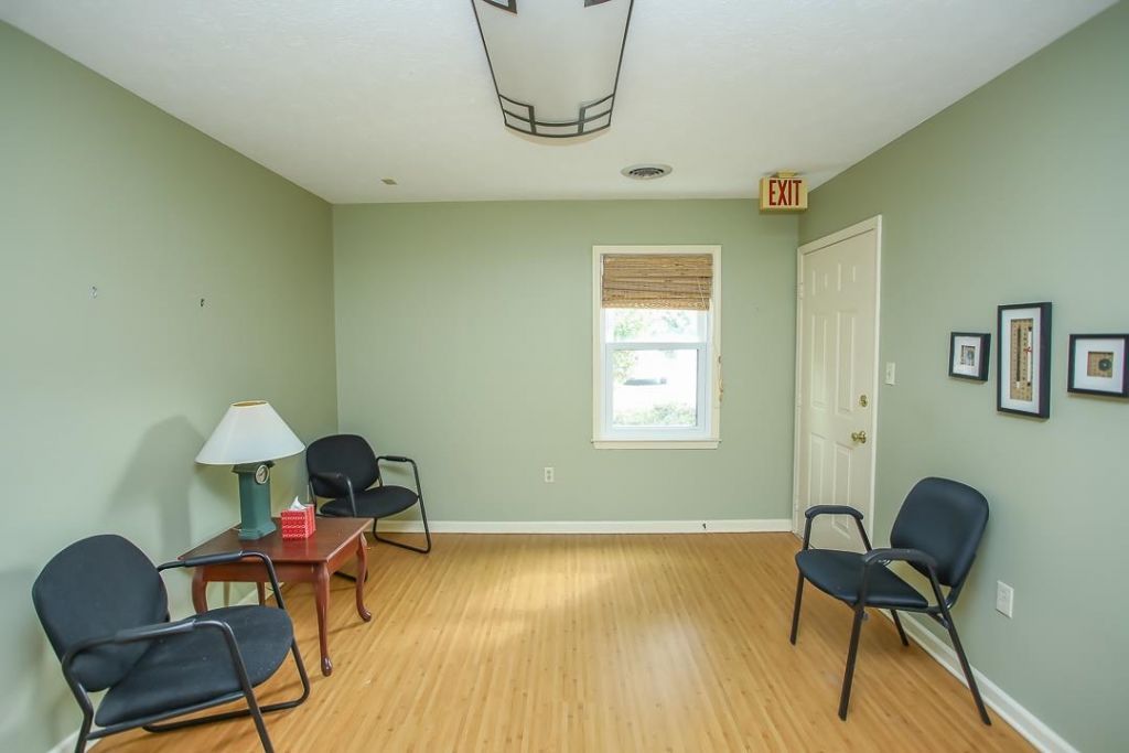 1506 Azalea Dr. Photo 3