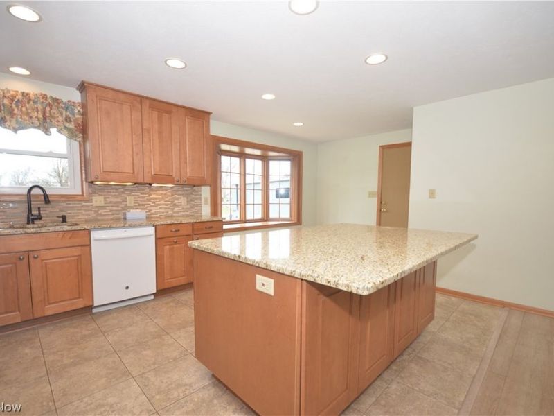 987 Howard Drive, Tallmadge, OH 44278 Photo 12