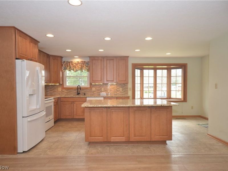 987 Howard Drive, Tallmadge, OH 44278 Photo 3