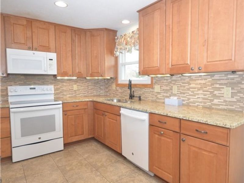 987 Howard Drive, Tallmadge, OH 44278 Photo 7