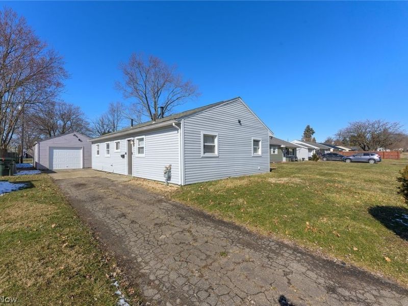 2225 Martha Avenue NE, Canton, OH 44705 Photo 2