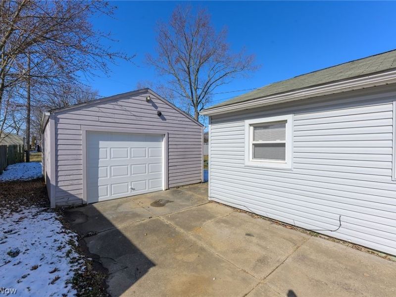 2225 Martha Avenue NE, Canton, OH 44705 Photo 3