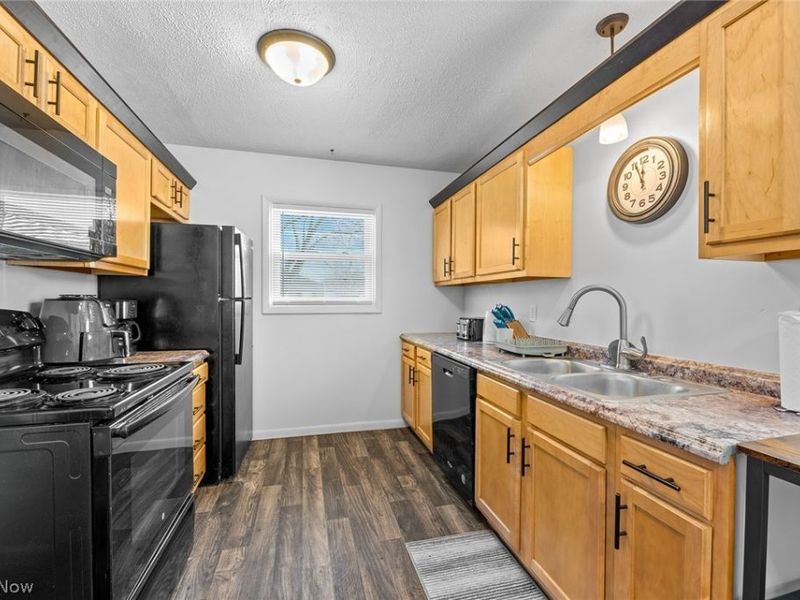 2225 Martha Avenue NE, Canton, OH 44705 Photo 5