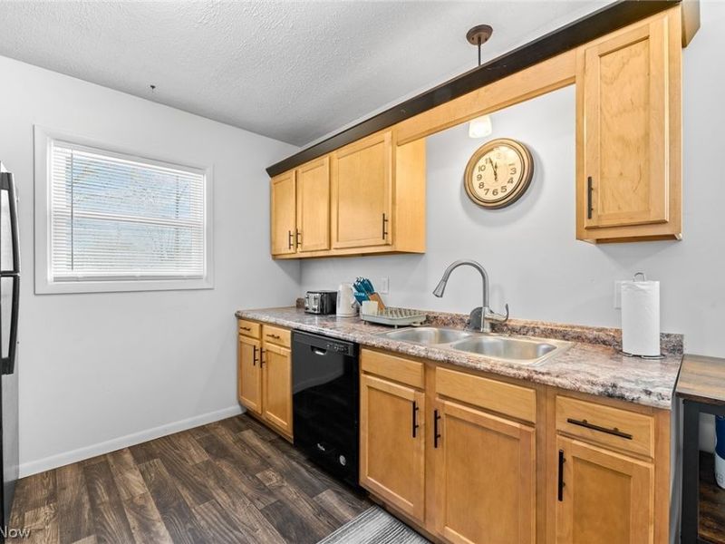 2225 Martha Avenue NE, Canton, OH 44705 Photo 6