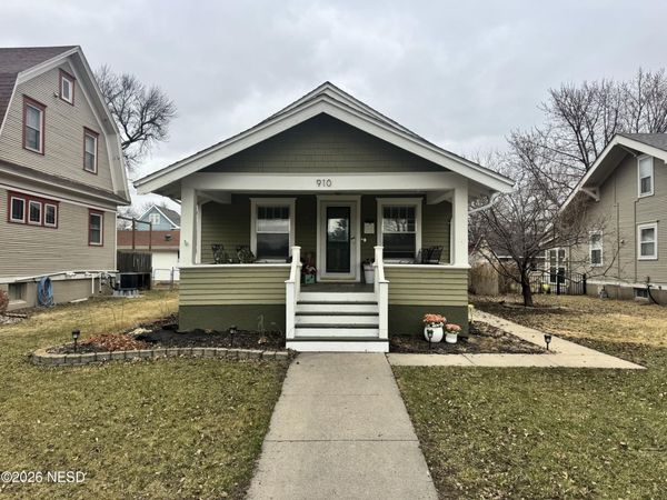 910 N 1ST STREET, Aberdeen, SD 57401