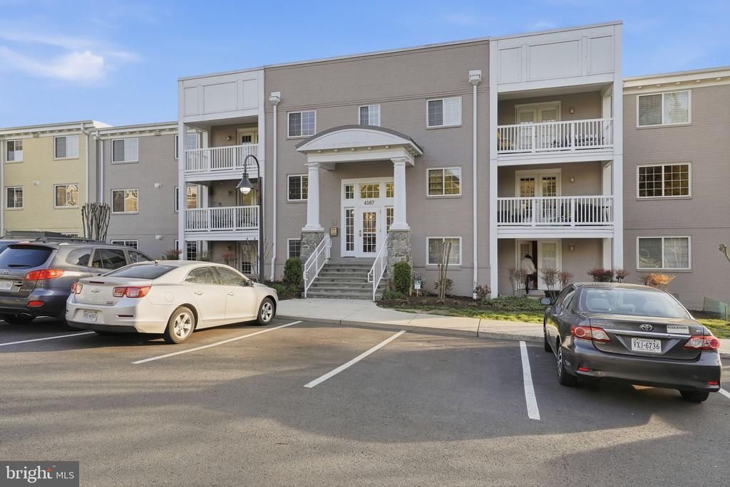 4167 S Four Mile Run Drive, Unit 401, Arlington, VA 22204 Main Photo