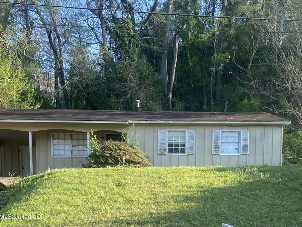 301 Meadowvale Drive, Vicksburg, MS 39183