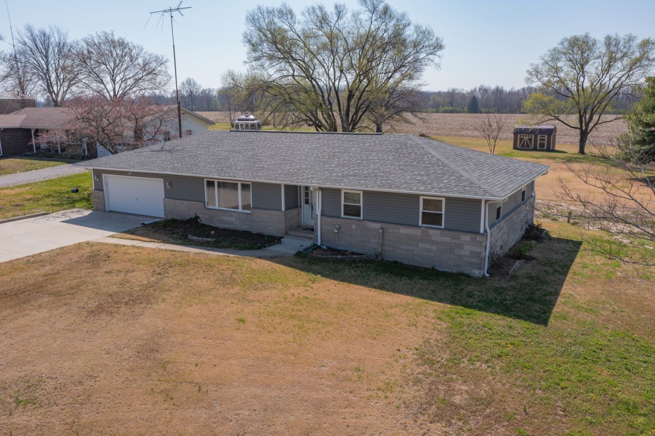 130 Greenview Road, Centralia, IL 62801 Main Photo