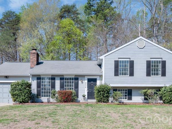 8826 Burnt Umber Drive, Charlotte, NC 28215