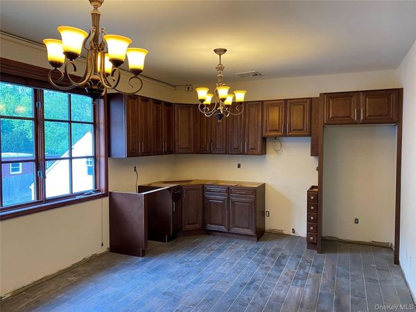 21 Cedar Swamp Road , Glen Cove, NY 11542