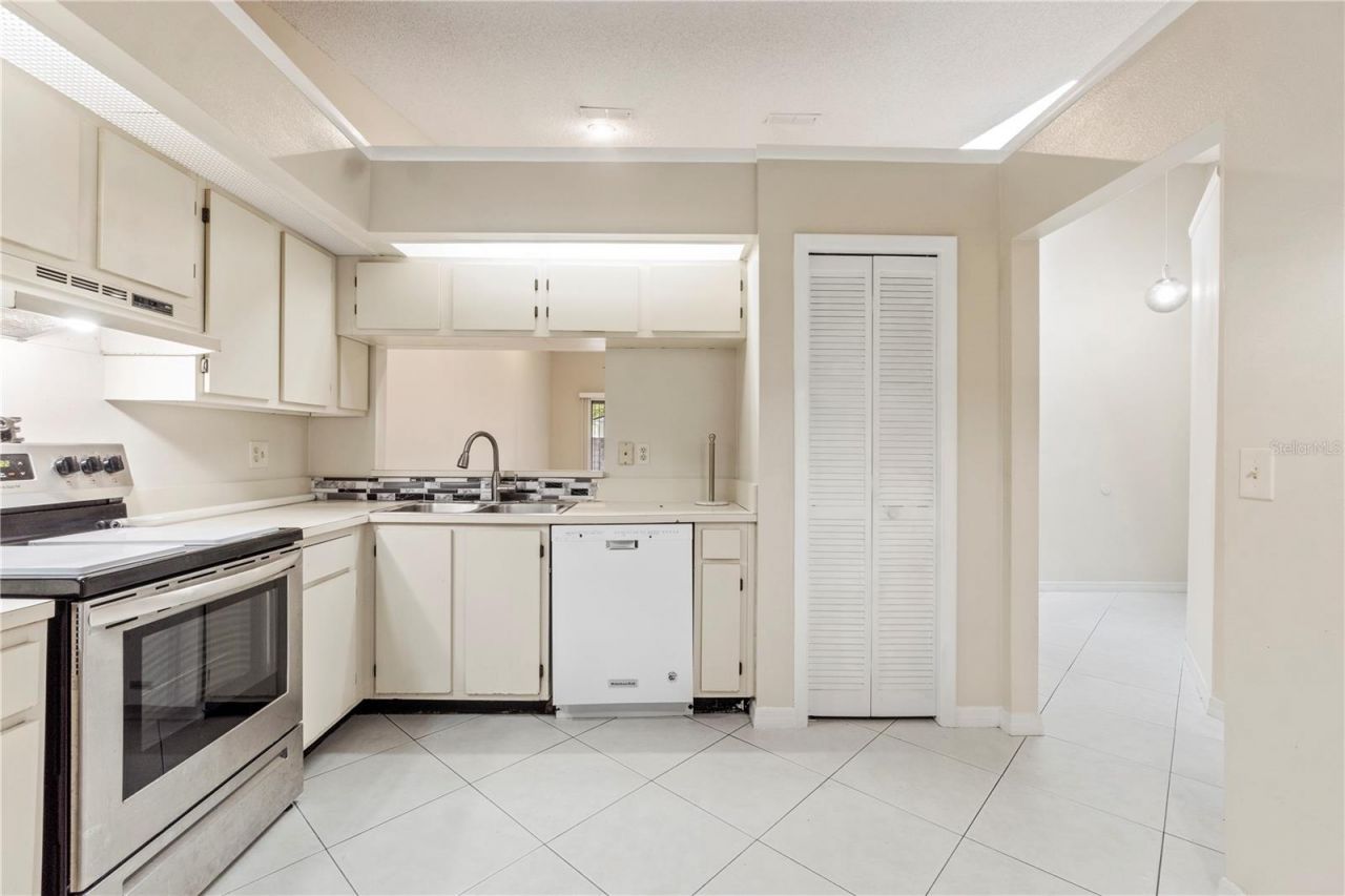 623 Red Oak Circle, Unit 121, Altamonte Springs, FL 32701 Photo