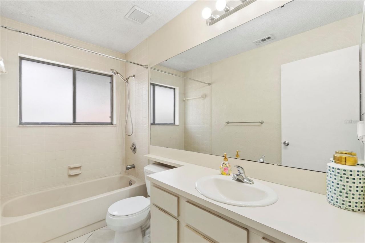 623 Red Oak Circle, Unit 121, Altamonte Springs, FL 32701 Photo