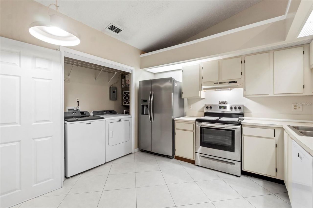 623 Red Oak Circle, Unit 121, Altamonte Springs, FL 32701 Photo