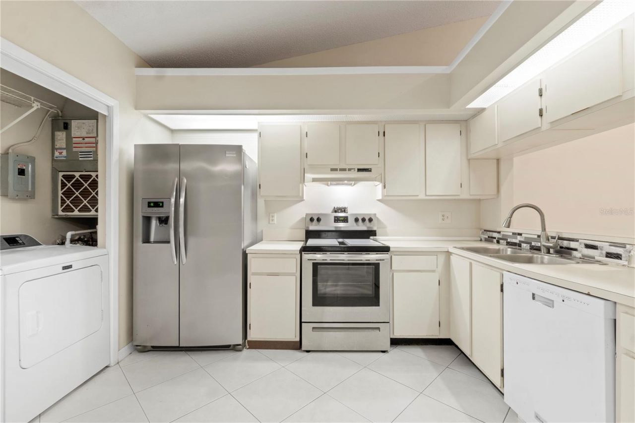 623 Red Oak Circle, Unit 121, Altamonte Springs, FL 32701 Photo