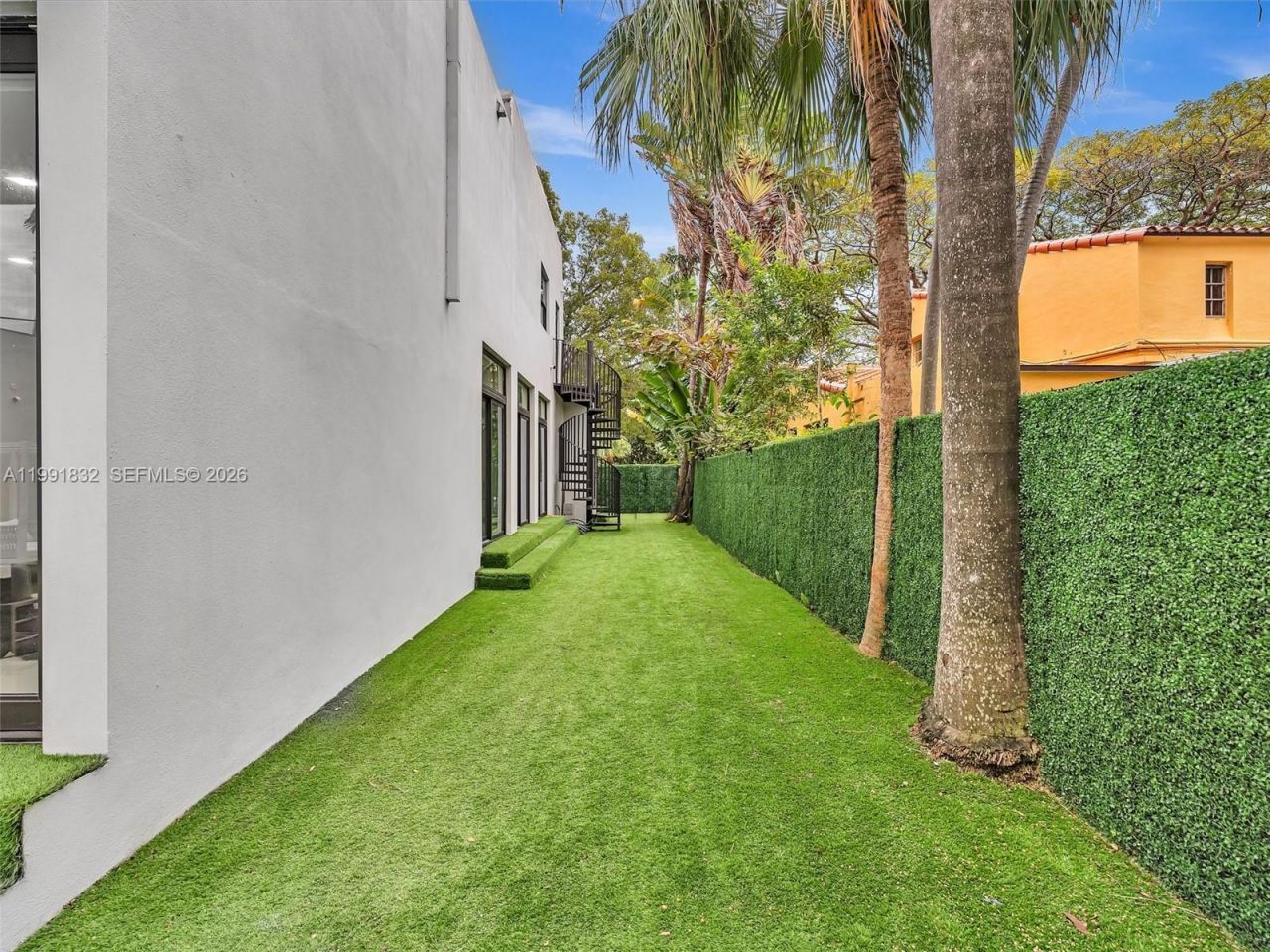 3010 Alton Rd , Miami Beach, FL 33140 Photo