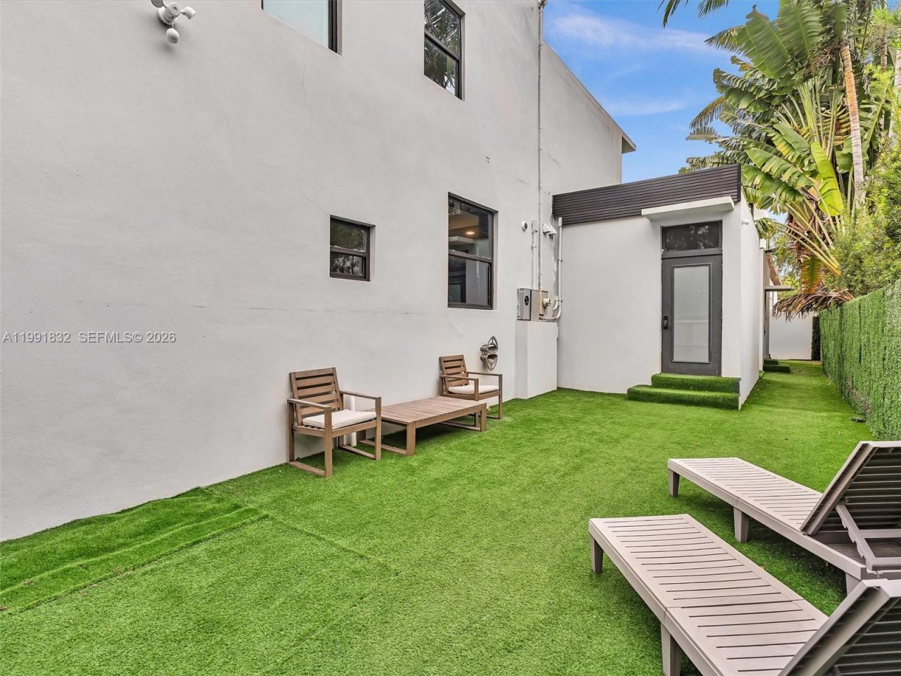 3010 Alton Rd , Miami Beach, FL 33140 Photo