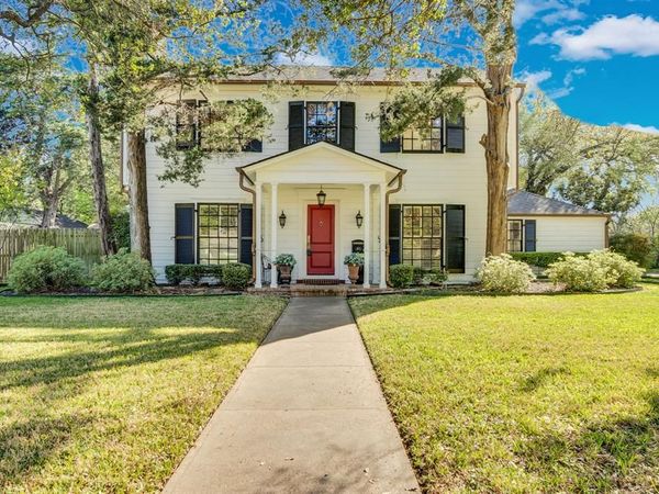 411 Sycamore Street, Waxahachie, TX 75165