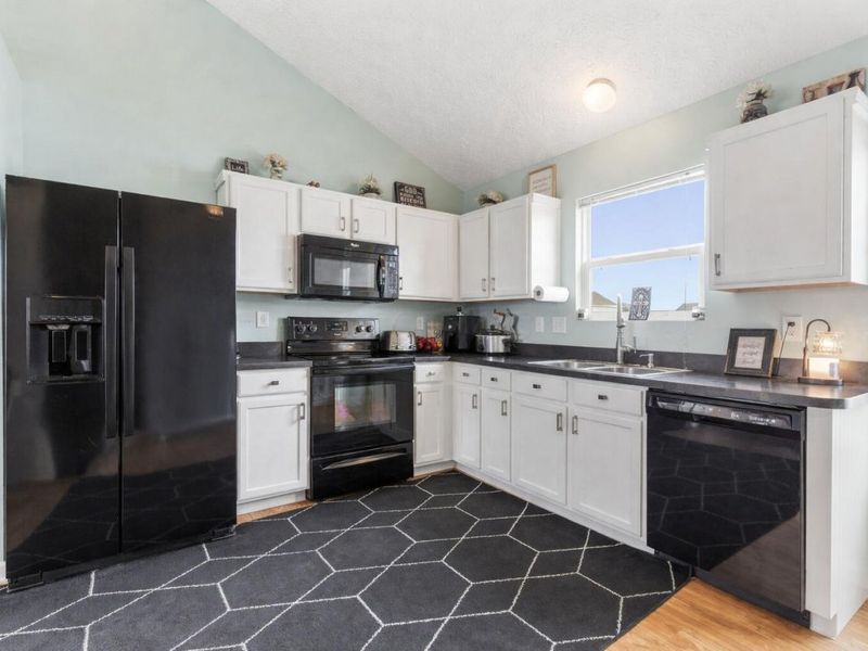 222 Dowler Drive, South Bloomfield, OH 43103 Photo 10