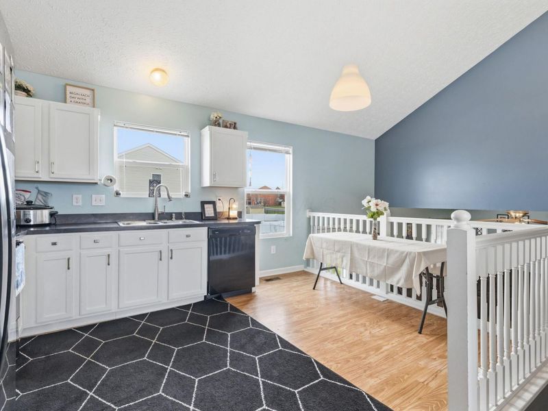 222 Dowler Drive, South Bloomfield, OH 43103 Photo 8