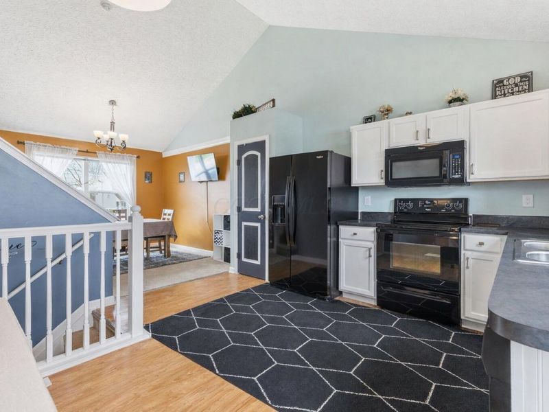 222 Dowler Drive, South Bloomfield, OH 43103 Photo 9