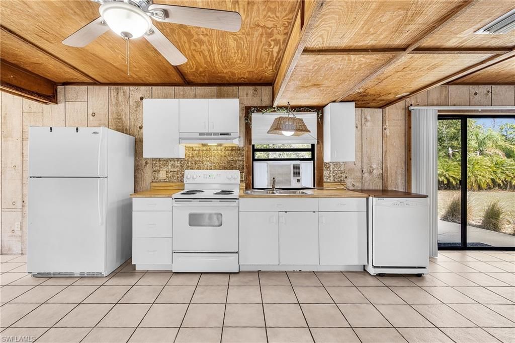 8677 Whispering Pines Dr , Saint James City, FL 33956 Photo