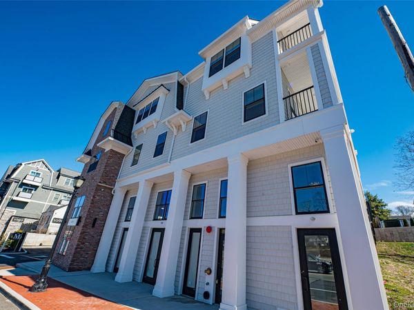 1100 New York Avenue , Unit 204, Huntington Station, NY 11746