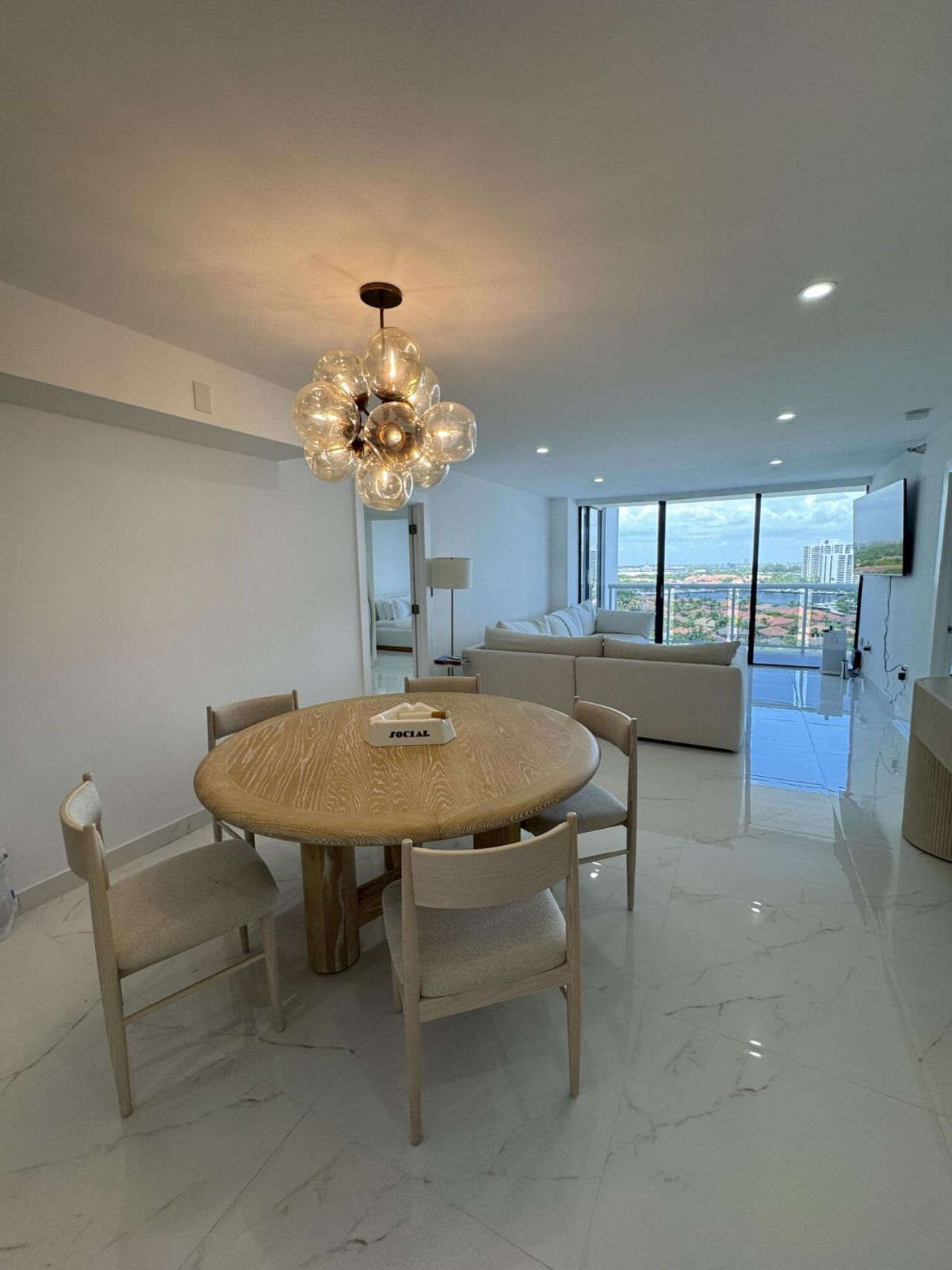 20515 E Country Club Drive, Unit 1442, Miami, FL 33180 Photo