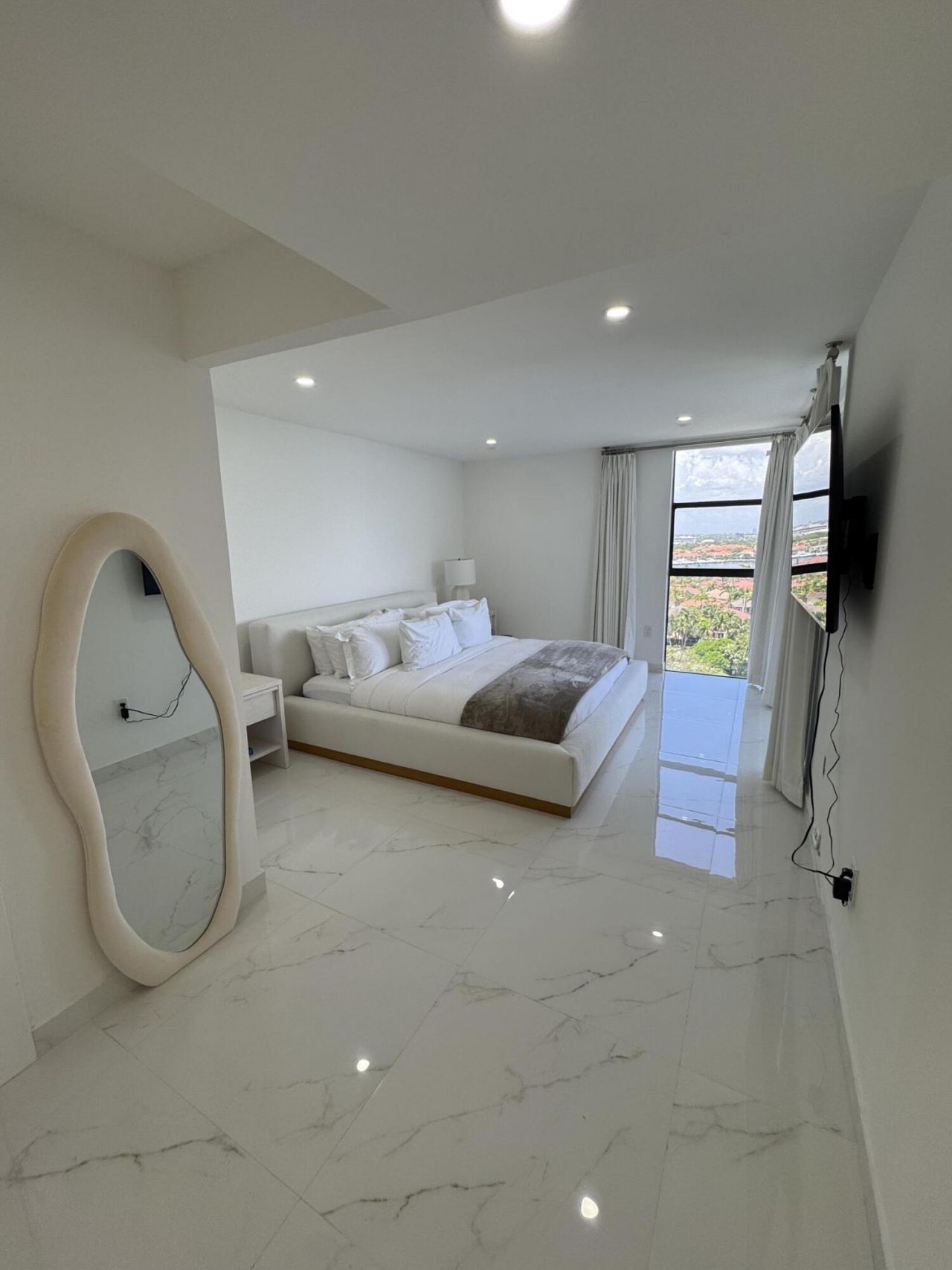 20515 E Country Club Drive, Unit 1442, Miami, FL 33180 Photo