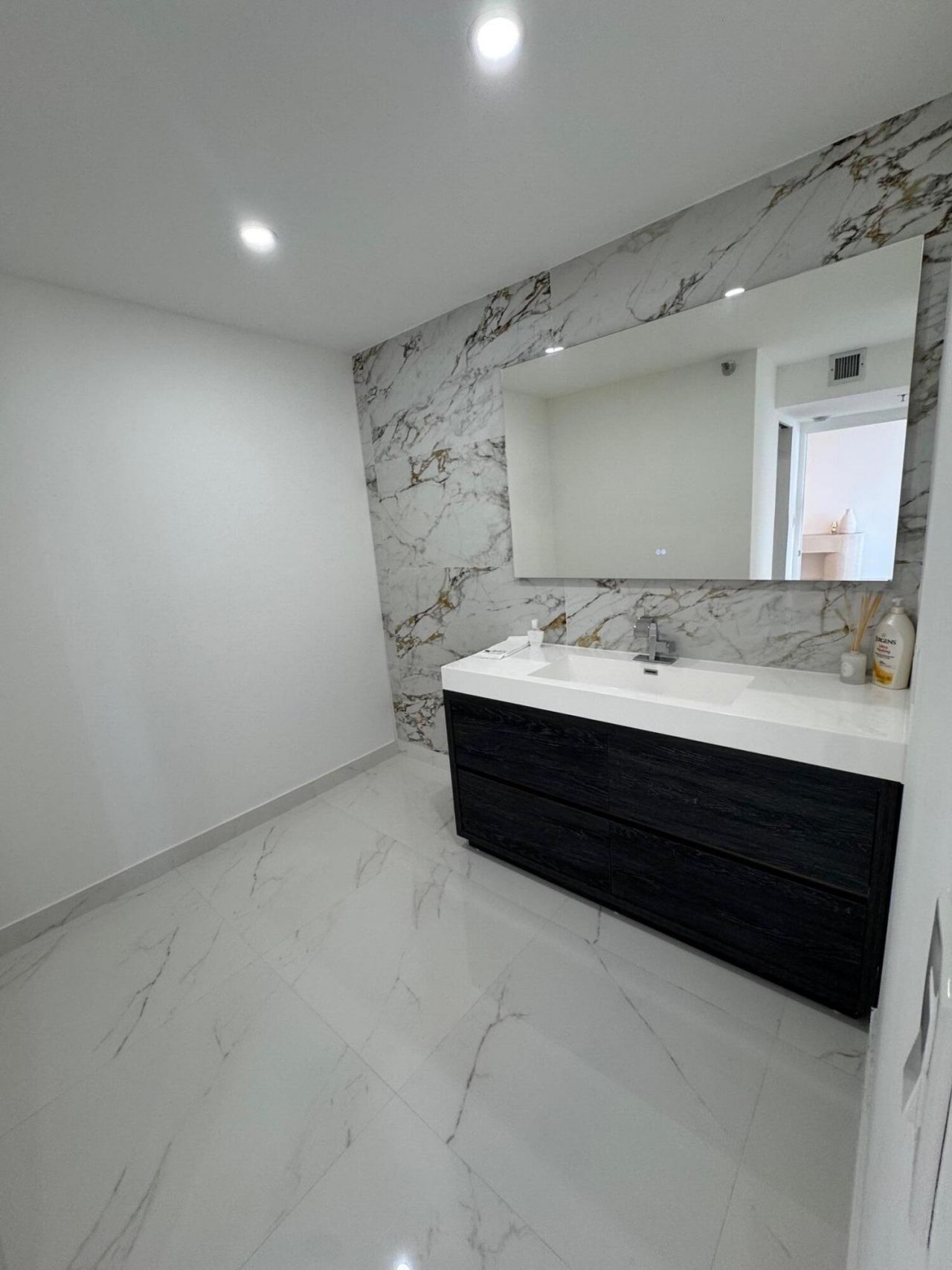 20515 E Country Club Drive, Unit 1442, Miami, FL 33180 Photo