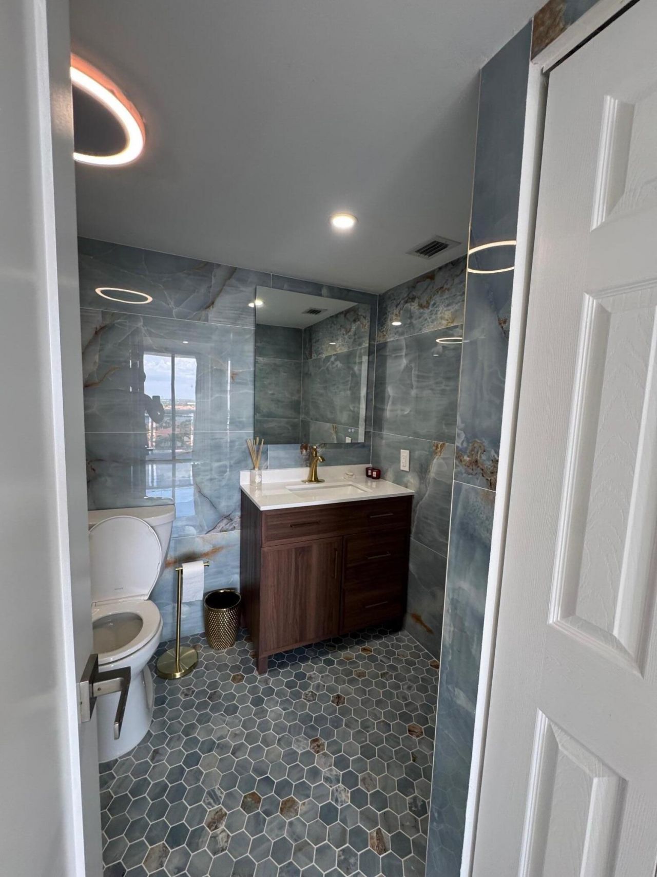 20515 E Country Club Drive, Unit 1442, Miami, FL 33180 Photo